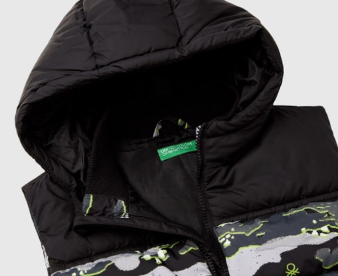 Benetton Erkek Çocuk Asker Desen Şişme Kapişonlu Yelek 6-14 Yaş SİYAH