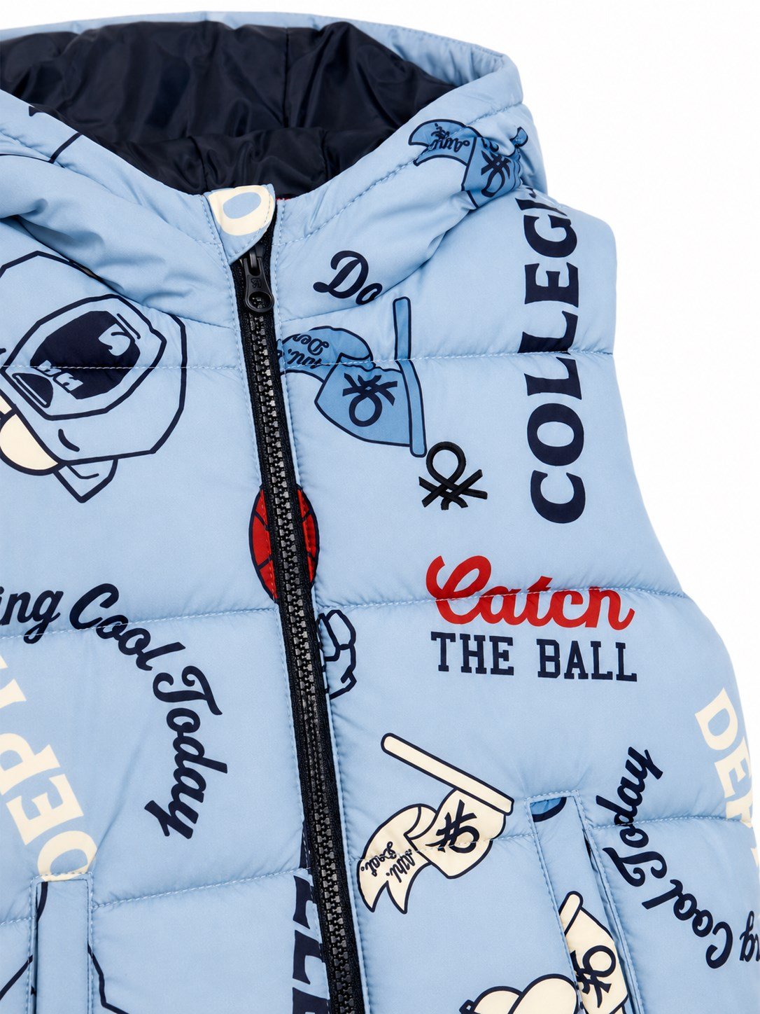 Benetton Erkek Çocuk Kolej Baskılı Kapüşonlu Şişme Yelek 1-6 Yaş AÇIK MAVİ