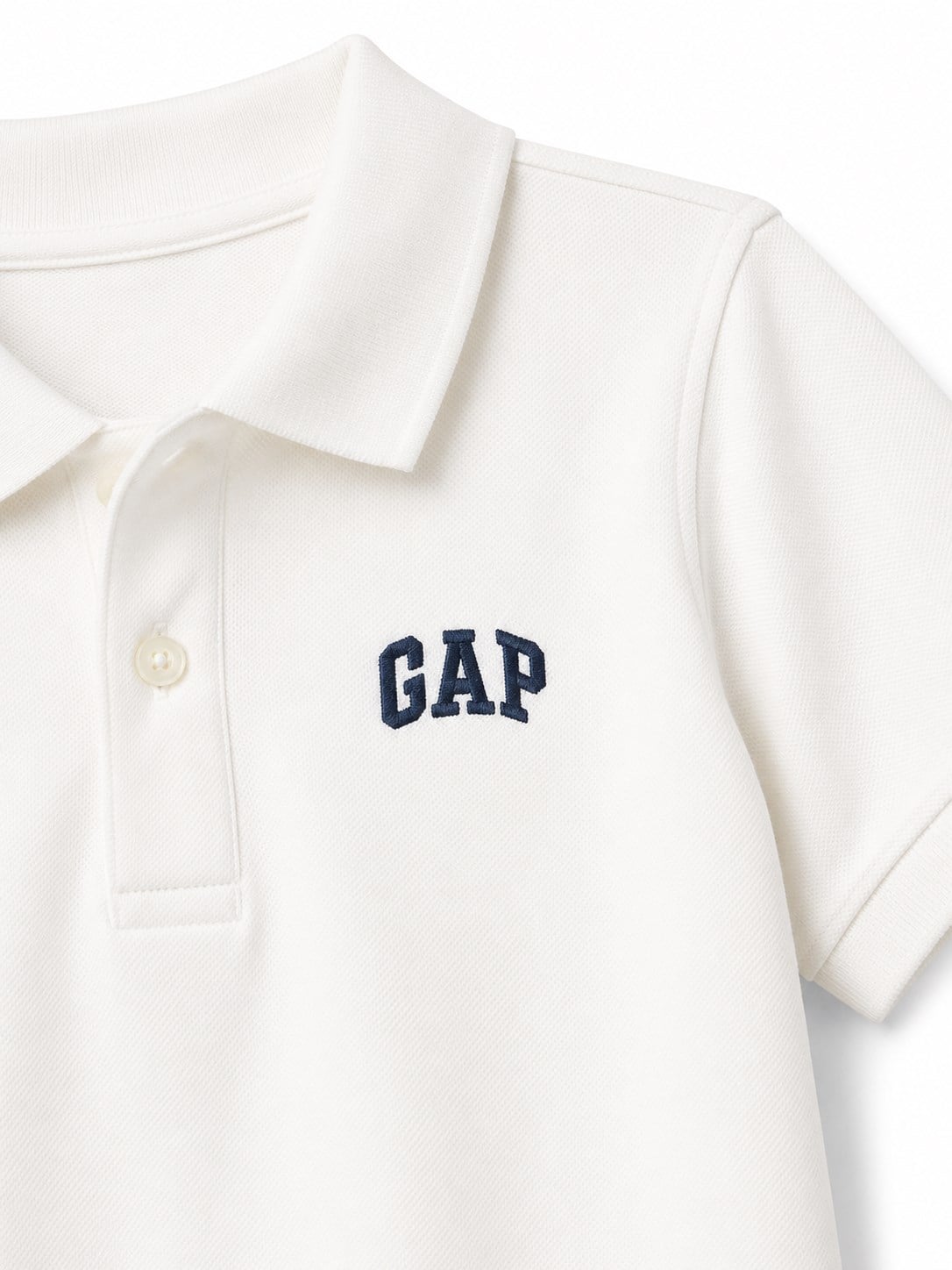 Gap Erkek Çocuk Polo Yaka Arma Detaylı Kısa Kollu Tişört 4-16 Yaş BEYAZ