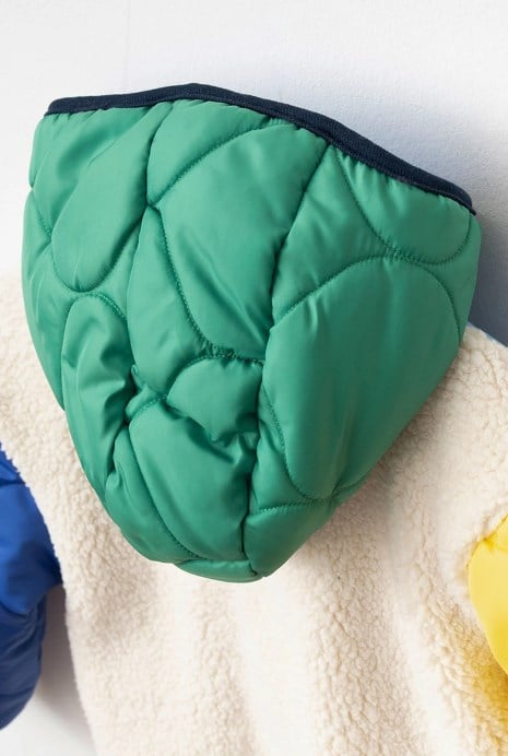 Haribo Lisanslı Çocuk Renk Bloklu Kapitone ve Sherpa Peluş Detaylı Mont MAVİ
