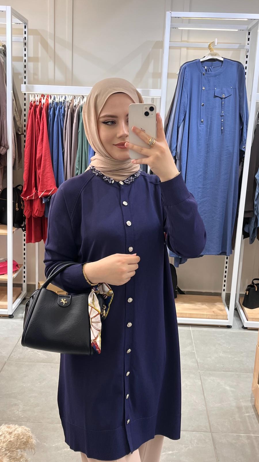 Nuss 300T Yakası Taş İşlemeli Merserize Tunik LacivertTunikNussUYT0003660NussNuss 300T Yakası Taş İşlemeli Merserize Tunik Lacivert