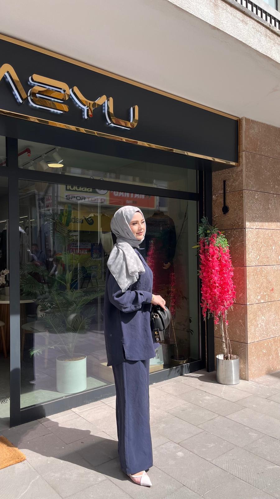 Nuss 1021 Kendinden Çizgili Pantolonlu Takım LacivertPantolonlu TakımNussUYT0003681NussNuss 1021 Kendinden Çizgili Pantolonlu Takım Lacivert