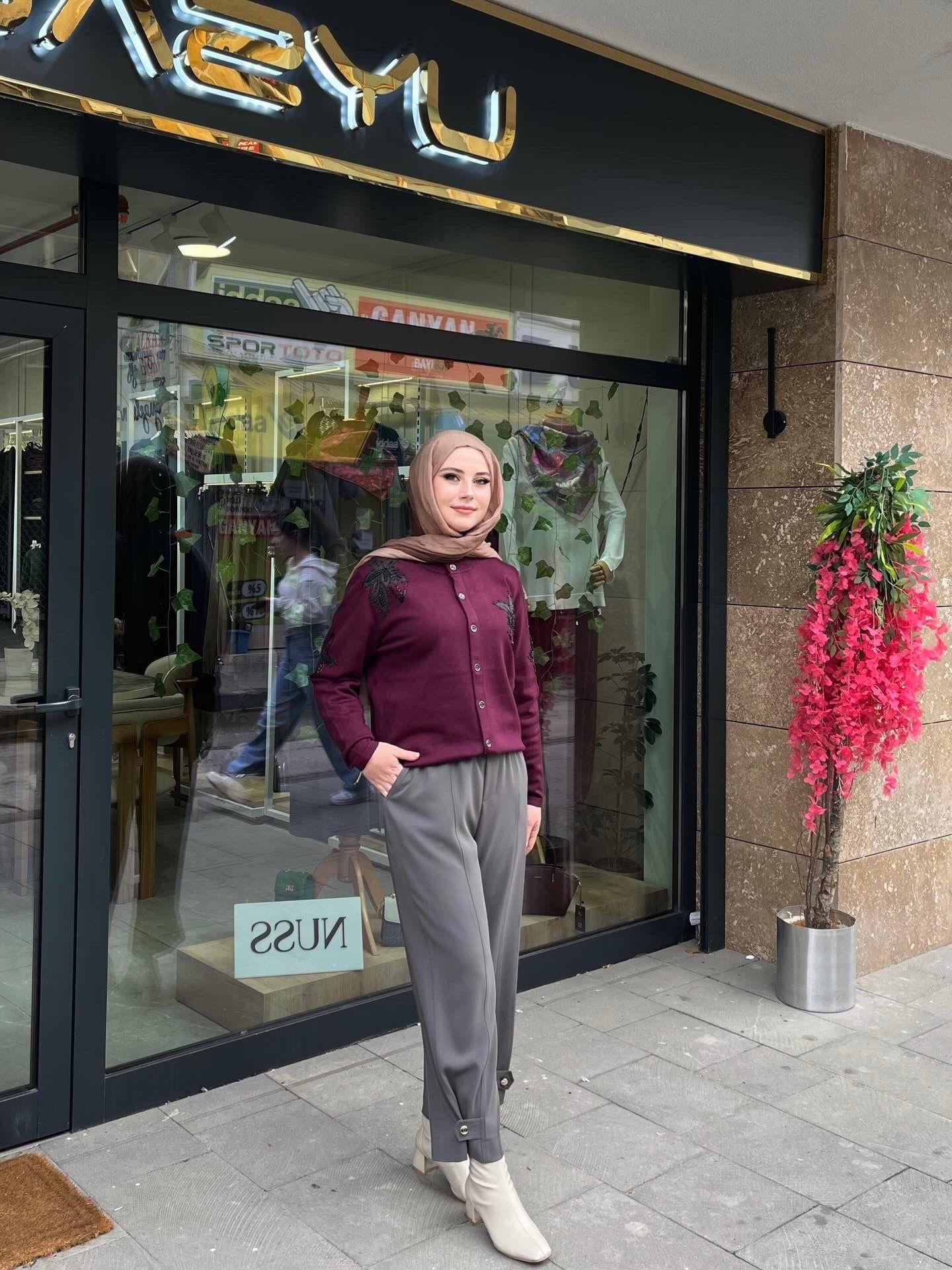 Yusuf Özdemir 1547 Beli Lastikli Paraşüt Detaylı Pantolon GriPantolonYusuf ÖzdemirUYT0003823Yusuf ÖzdemirYusuf Özdemir 1547 Beli Lastikli Paraşüt Detaylı Pantolon Gri