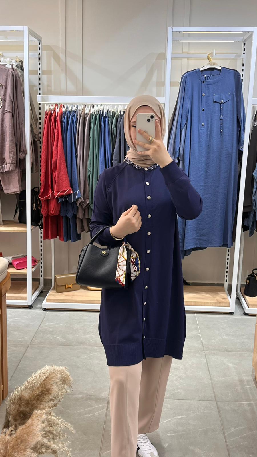 Nuss 300T Yakası Taş İşlemeli Merserize Tunik LacivertTunikNussUYT0003660NussNuss 300T Yakası Taş İşlemeli Merserize Tunik Lacivert