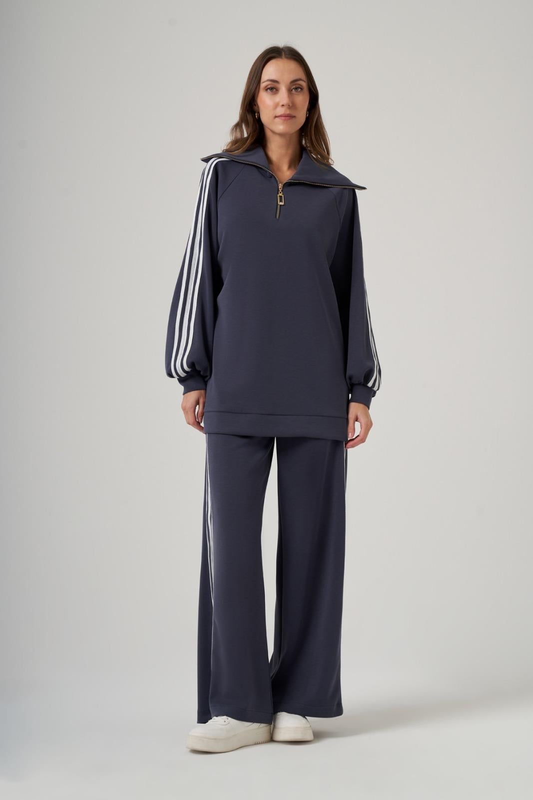 Nuss 1093 Gemici Yaka Şerit Detay Pantolonlu TakımPantolonlu TakımNuss3885NussNuss 1093 Gemici Yaka Şerit Detay Pantolonlu Takım Lacivert