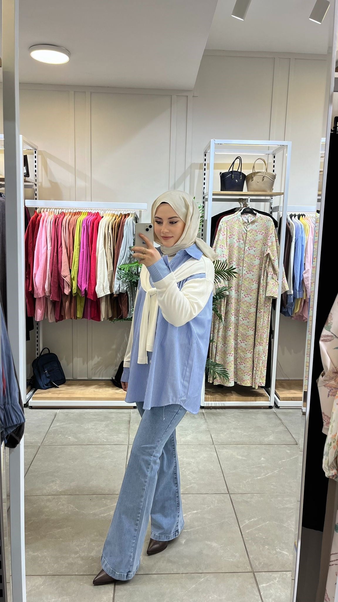 La Carte İspantol Paça Kot Pantolon Açık Mavi-Kim 4000-DPantolonLa Carte3968La CarteLa Carte İspantol Paça Kot Pantolon Açık Mavi-Kim 4000-D