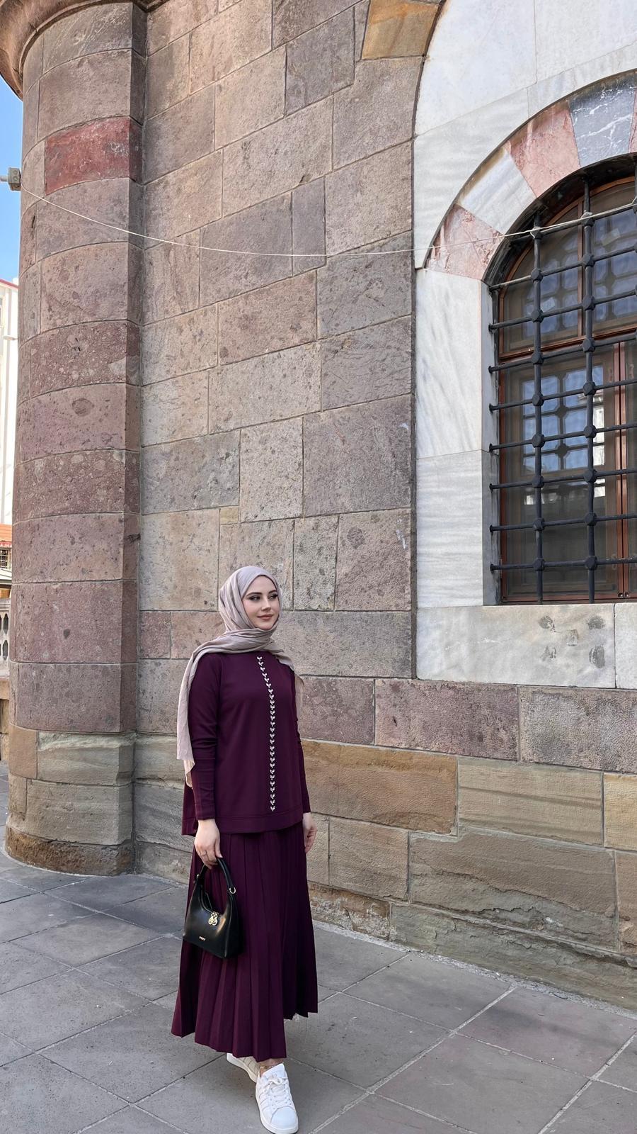 Nuss 1351 Taşlı Etekli Takım BordoEtekli TakımNussUYT0003672NussNuss 1351 Taşlı Etekli Takım Bordo