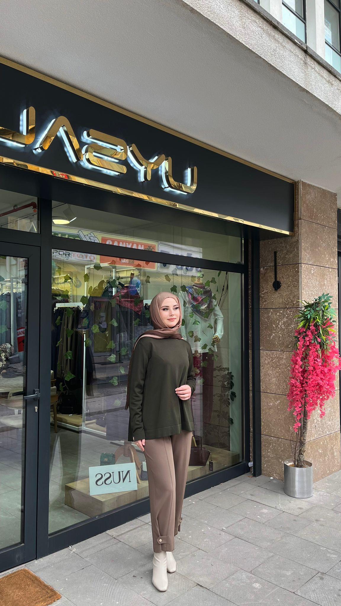 Yusuf Özdemir 1547 Beli Lastikli Paraşüt Detaylı Pantolon Sütlü KahvePantolonYusuf ÖzdemirUYT0003824Yusuf ÖzdemirYusuf Özdemir 1547 Beli Lastikli Paraşüt Detaylı Pantolon Sütlü Kahve