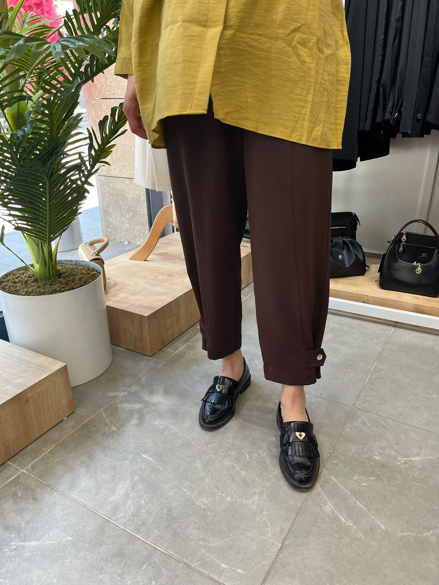 Yusuf Özdemir Beli Lastikli Paraşüt Detaylı Pantolon Siyah 1547PantolonYusuf ÖzdemirUYT0003652Yusuf ÖzdemirYusuf Özdemir Beli Lastikli Paraşüt Detaylı Pantolon kahve 1547