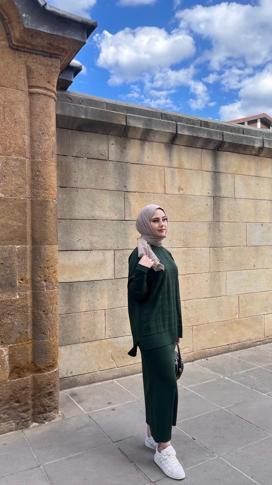 Nuss 1350 Kazayağı Desenli Takım TurmalinEtekli TakımNussUYT0003669NussNuss 1350 Kazayağı Desenli Takım Turmalin