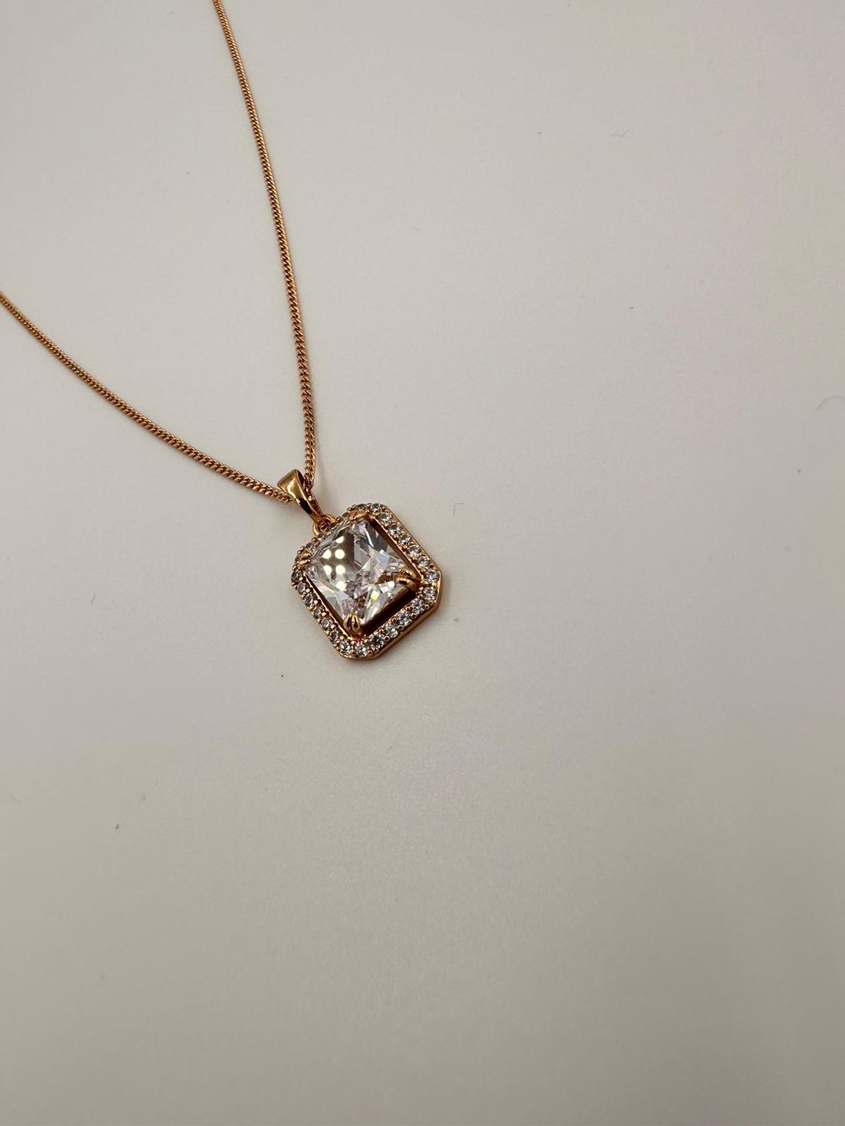 Diana seri  VİP baget uçlu kolye gold 00630