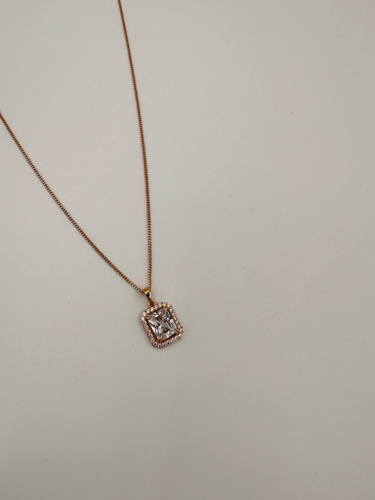 Diana seri  VİP baget uçlu kolye gold 00630