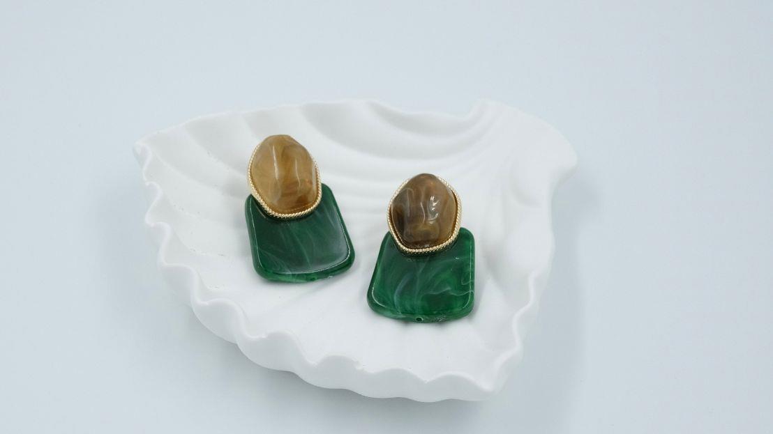 Esila seri zümrüt kemik küpe 00843