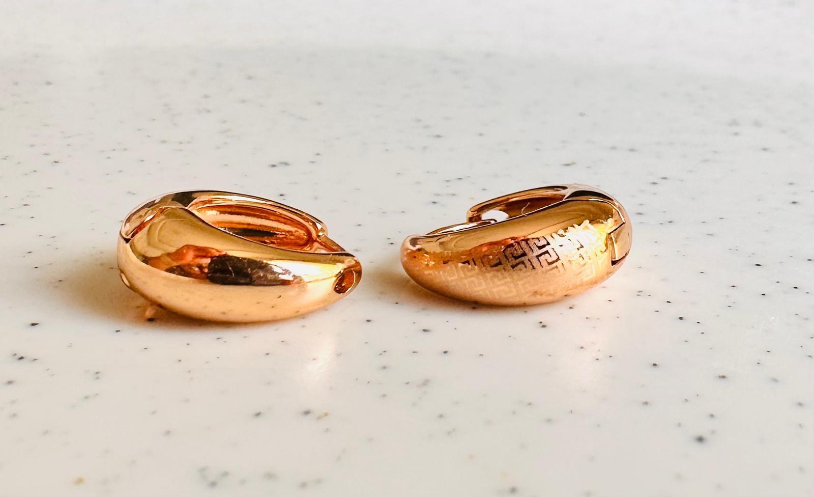 VIP gold bombeli mini küpe 00856