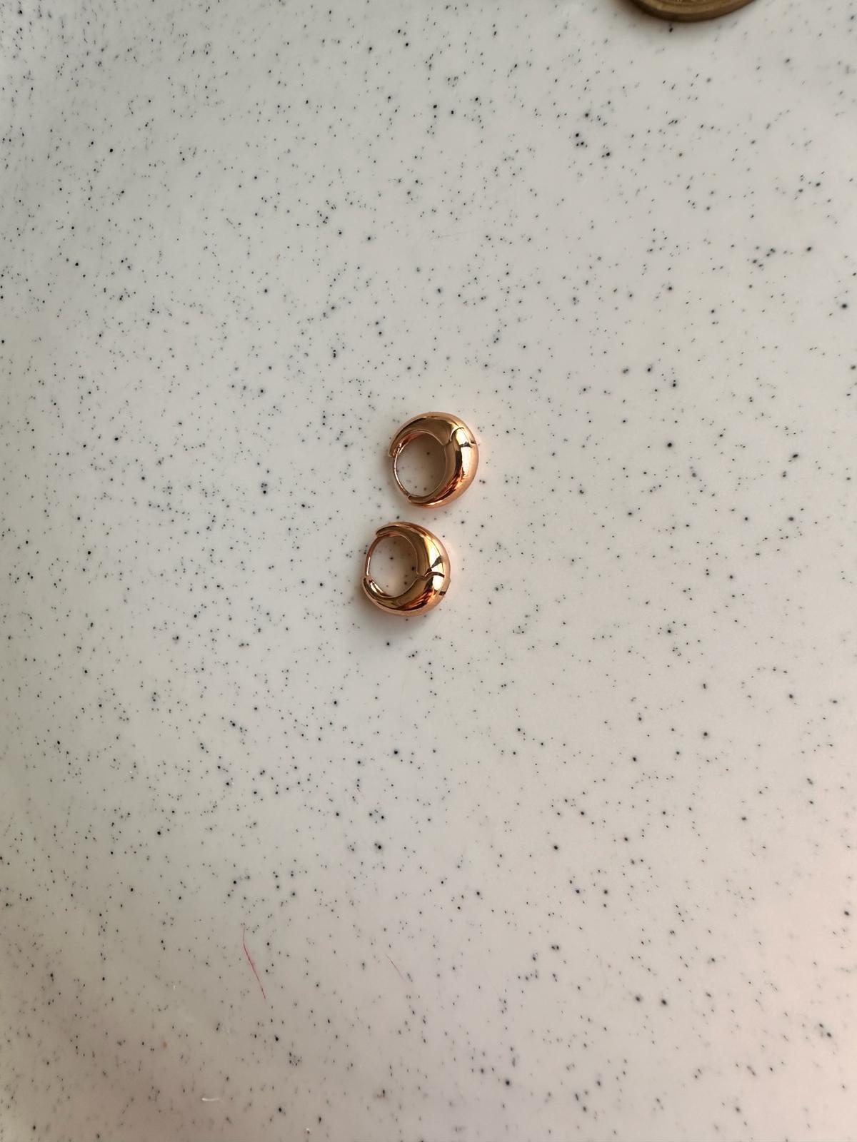 VIP gold bombeli mini küpe 00856