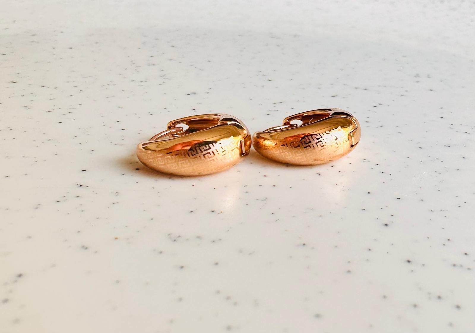 VIP gold bombeli mini küpe 00856