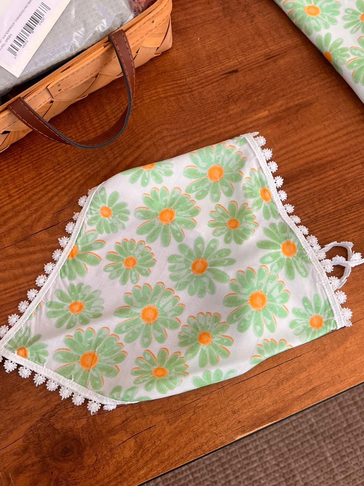 Anne Bebek Çocuk Yeşil Çiçekli Üçgen Bandana | Pamuklu Bağlamalı Fisto Bandana Standart Ölçü