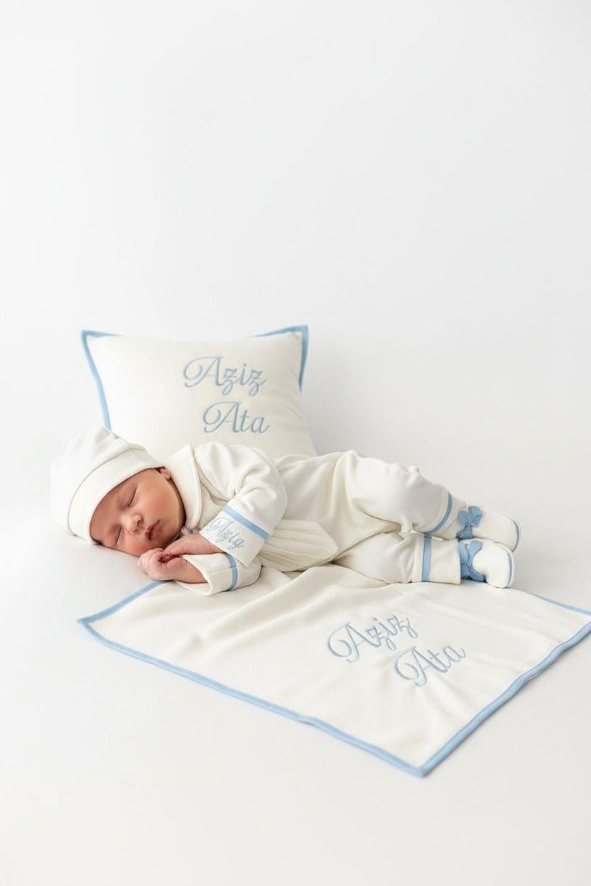 Ekru Bebe Mavi Biyeli İsim İşlemeli Komple Tulum