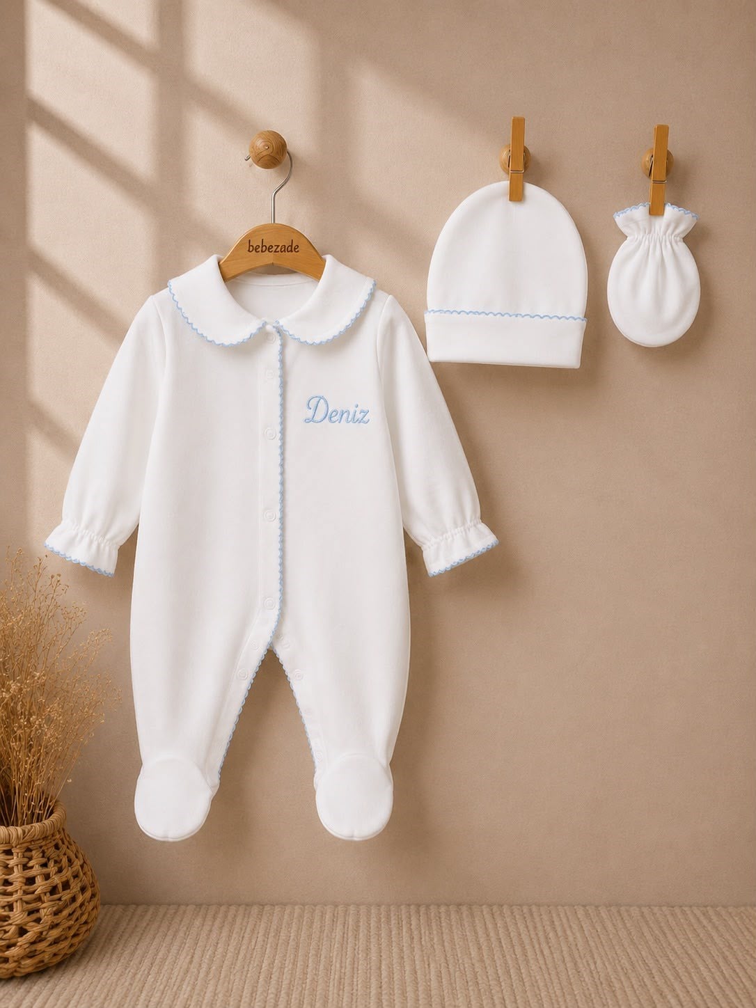 İsimli Kroşeta Oyalı Bebe Mavi Penye Yenidoğan 3'lü Hastane Çıkışı Seti – Tulum, Şapka & Eldiven (Unisex)