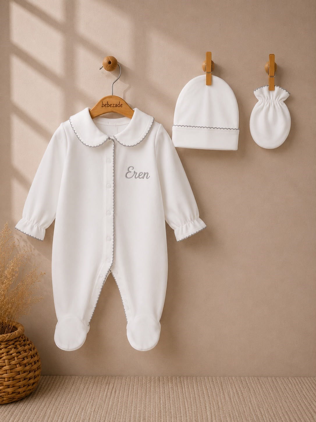 İsimli Kroşeta Oyalı Gri Penye Yenidoğan 3'lü Hastane Çıkışı Seti – Tulum, Şapka & Eldiven (Unisex)