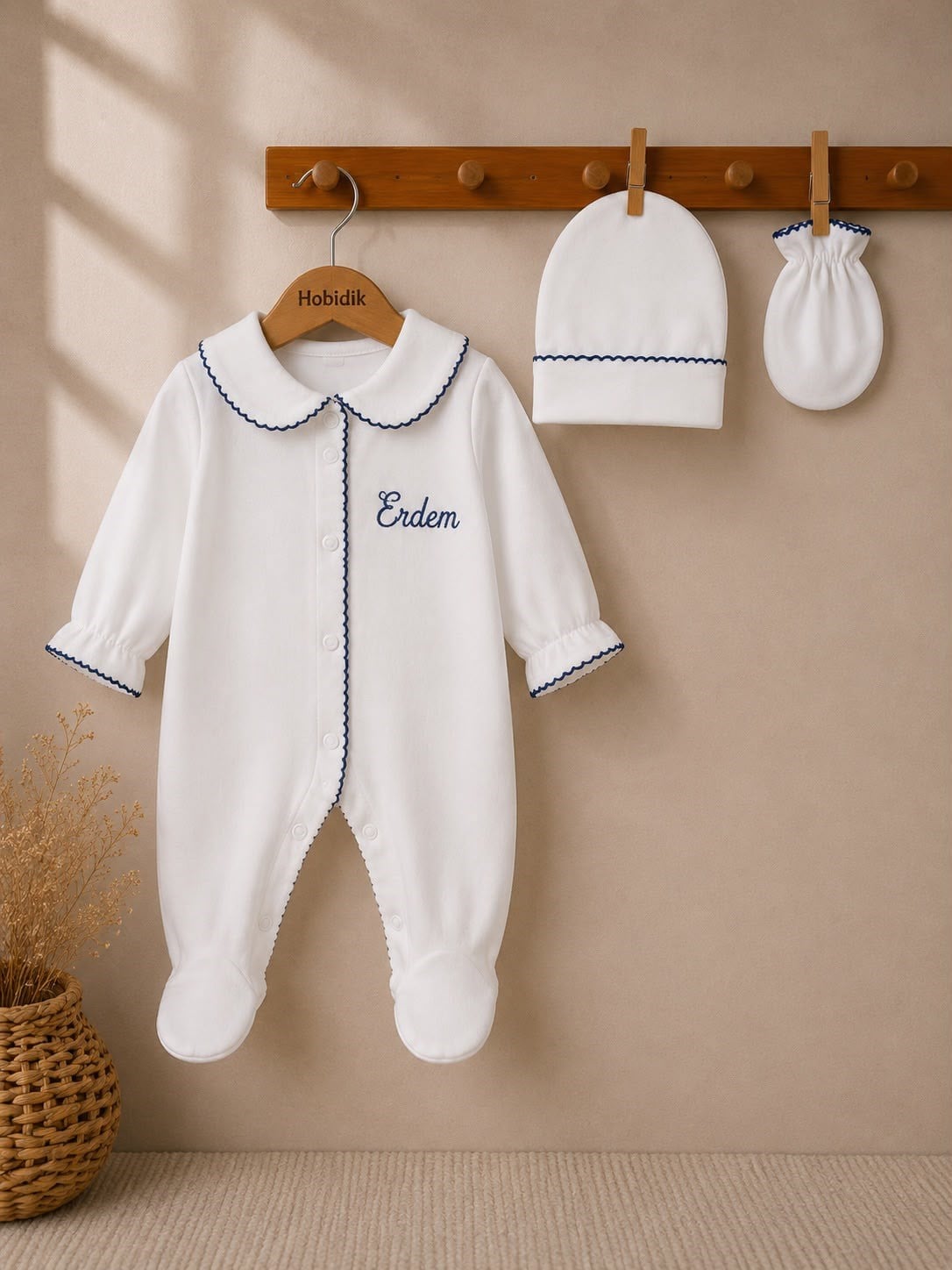 İsimli Kroşeta Oyalı Lacivert Penye Yenidoğan 3'lü Hastane Çıkışı Seti – Tulum, Şapka & Eldiven (Unisex)