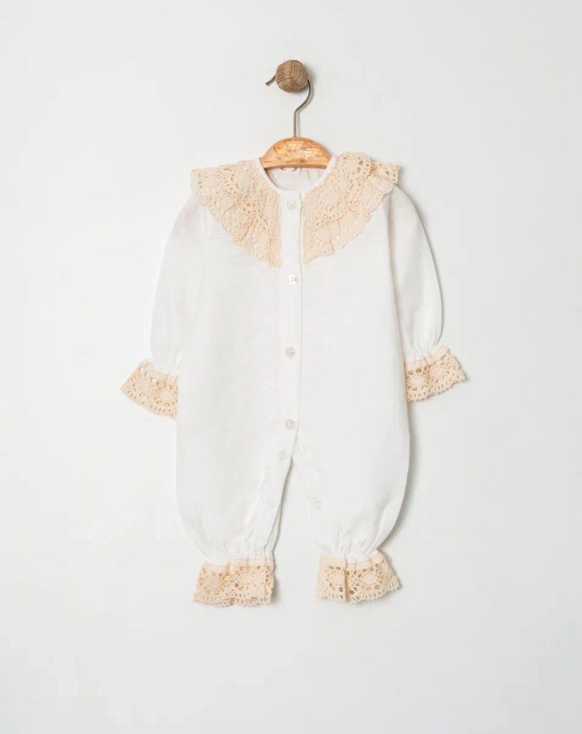 Kız Bebek Ekru Müslin Krem Dantelli Tulum Set