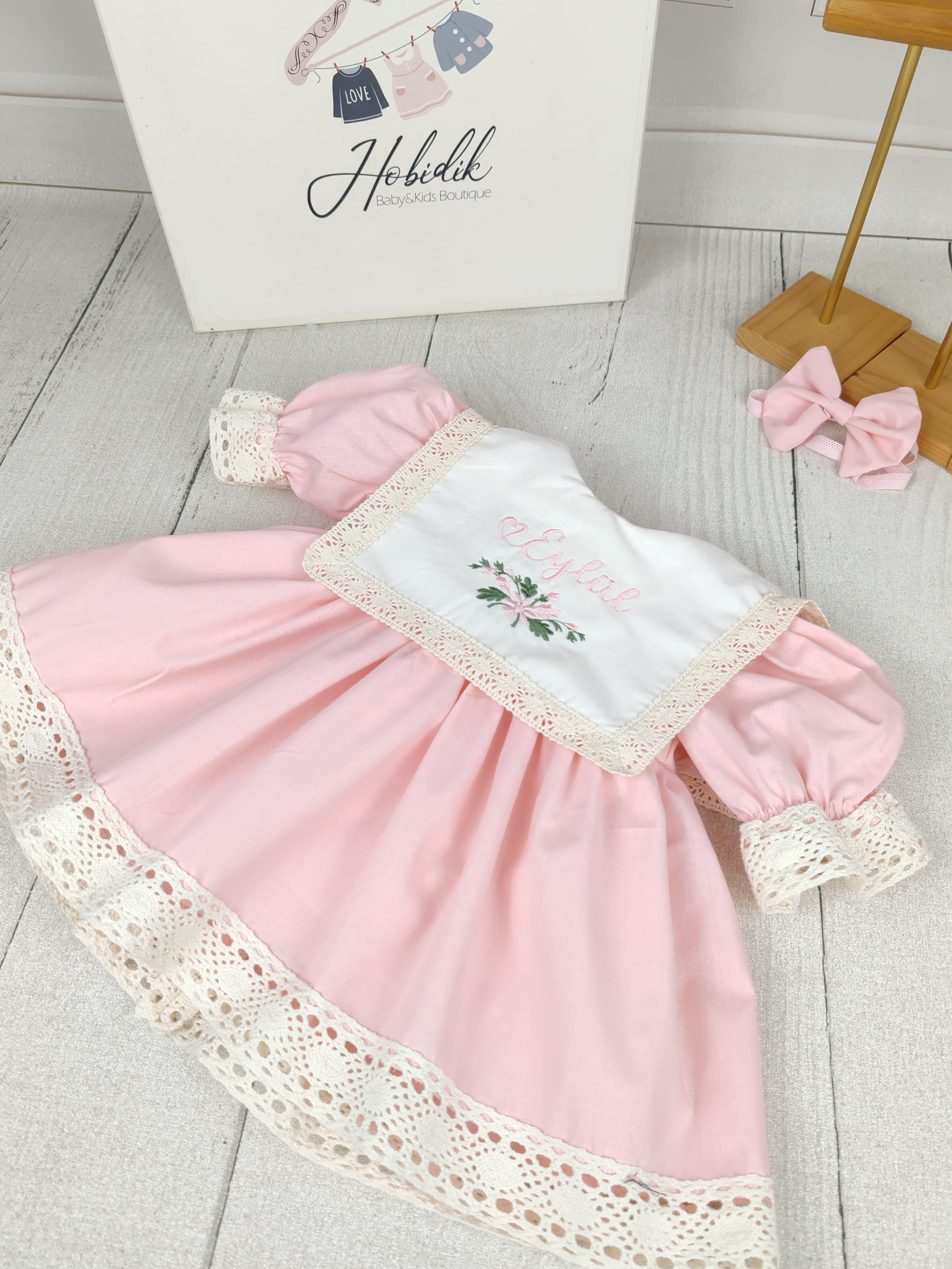 Pembe Önlüklü İsim Ve Nakış İşlemeli Elbise Set