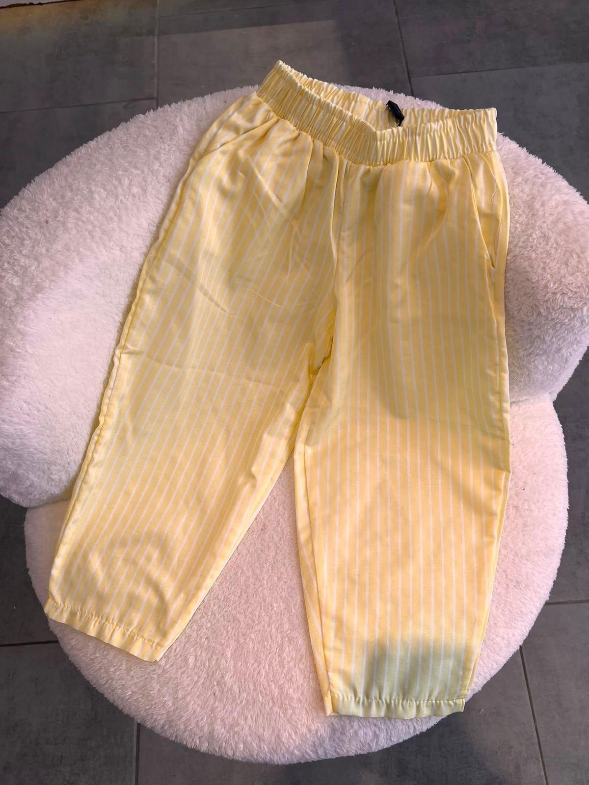 Unisex Sarı Çizgili Yazlık Çocuk Pantolonu – Rahat Kesim Pamuklu Pantolon (2-7 Yaş)