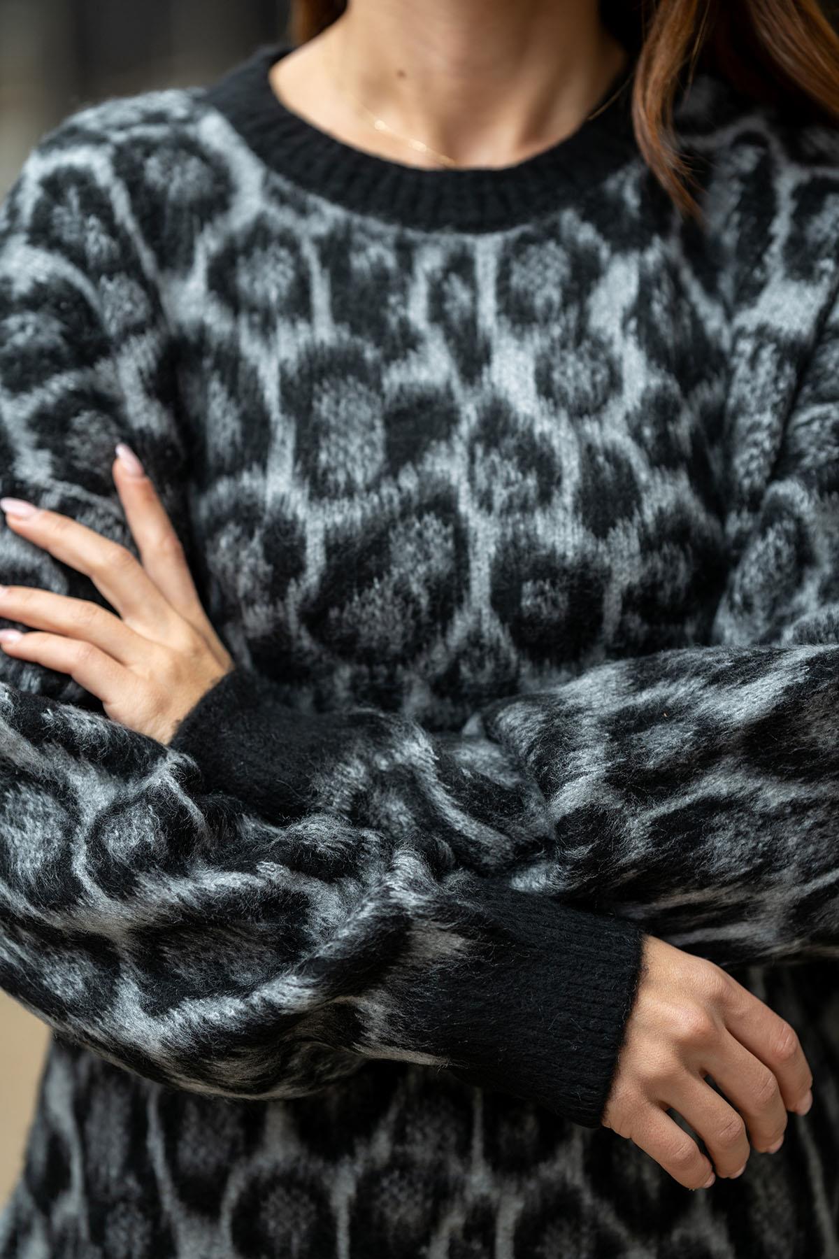 VerdeBlanco Leopar Desenli Kalın Örme Kazak Siyah