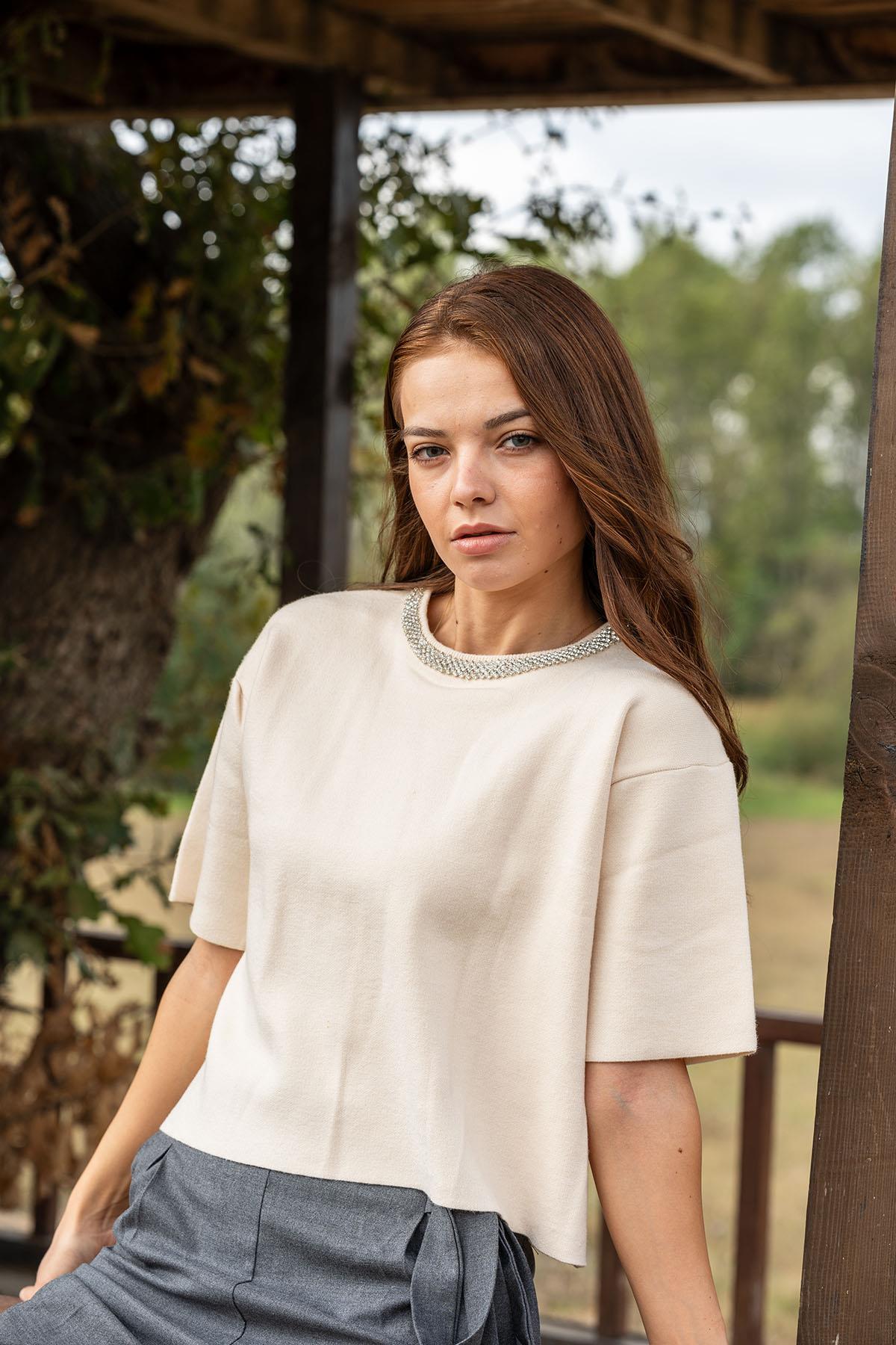 VerdeBlanco Taşlı Yaka Basic Bluz Krem