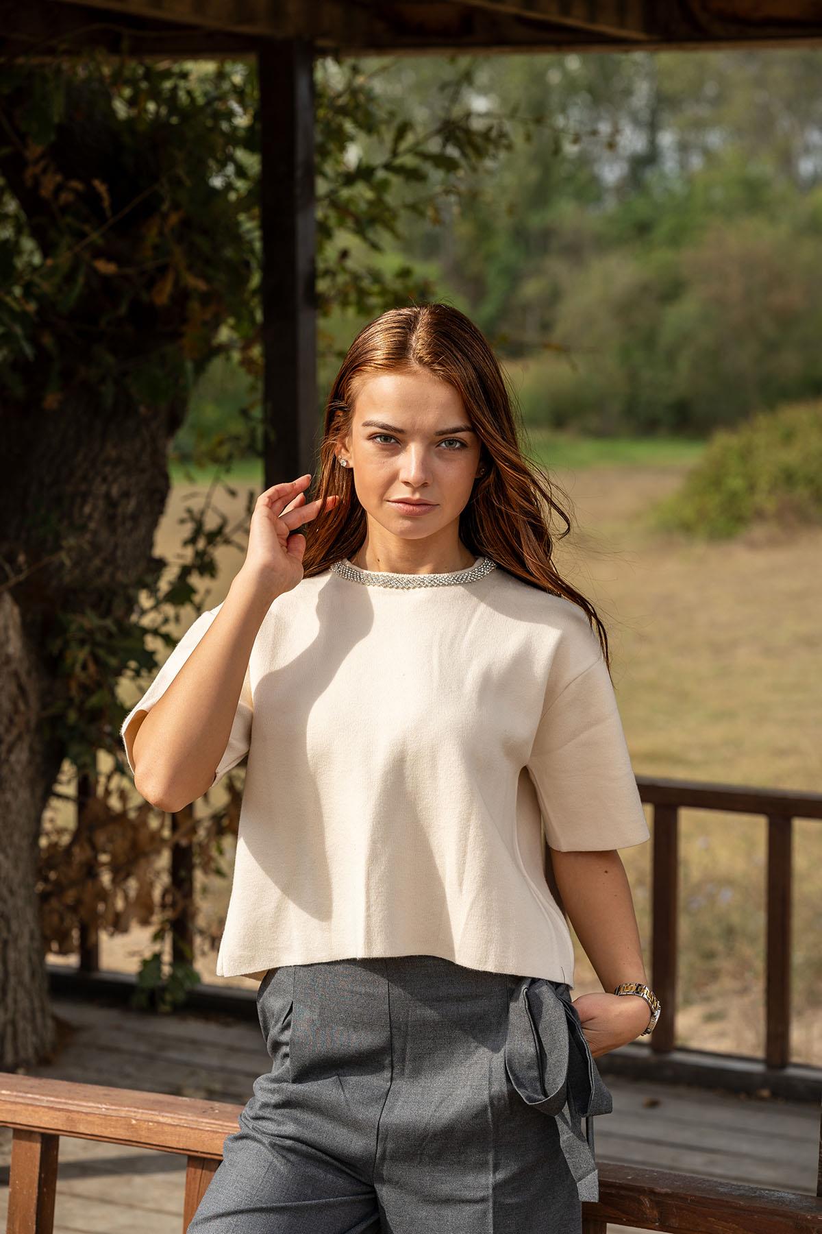 VerdeBlanco Taşlı Yaka Basic Bluz Krem