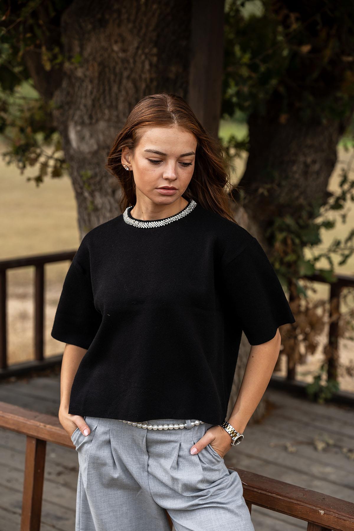 VerdeBlanco Taşlı Yaka Basic Bluz Siyah