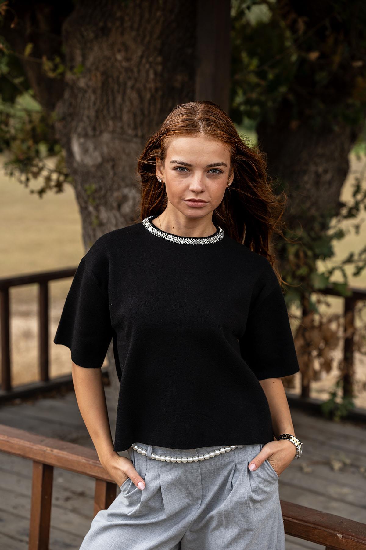 VerdeBlanco Taşlı Yaka Basic Bluz Siyah