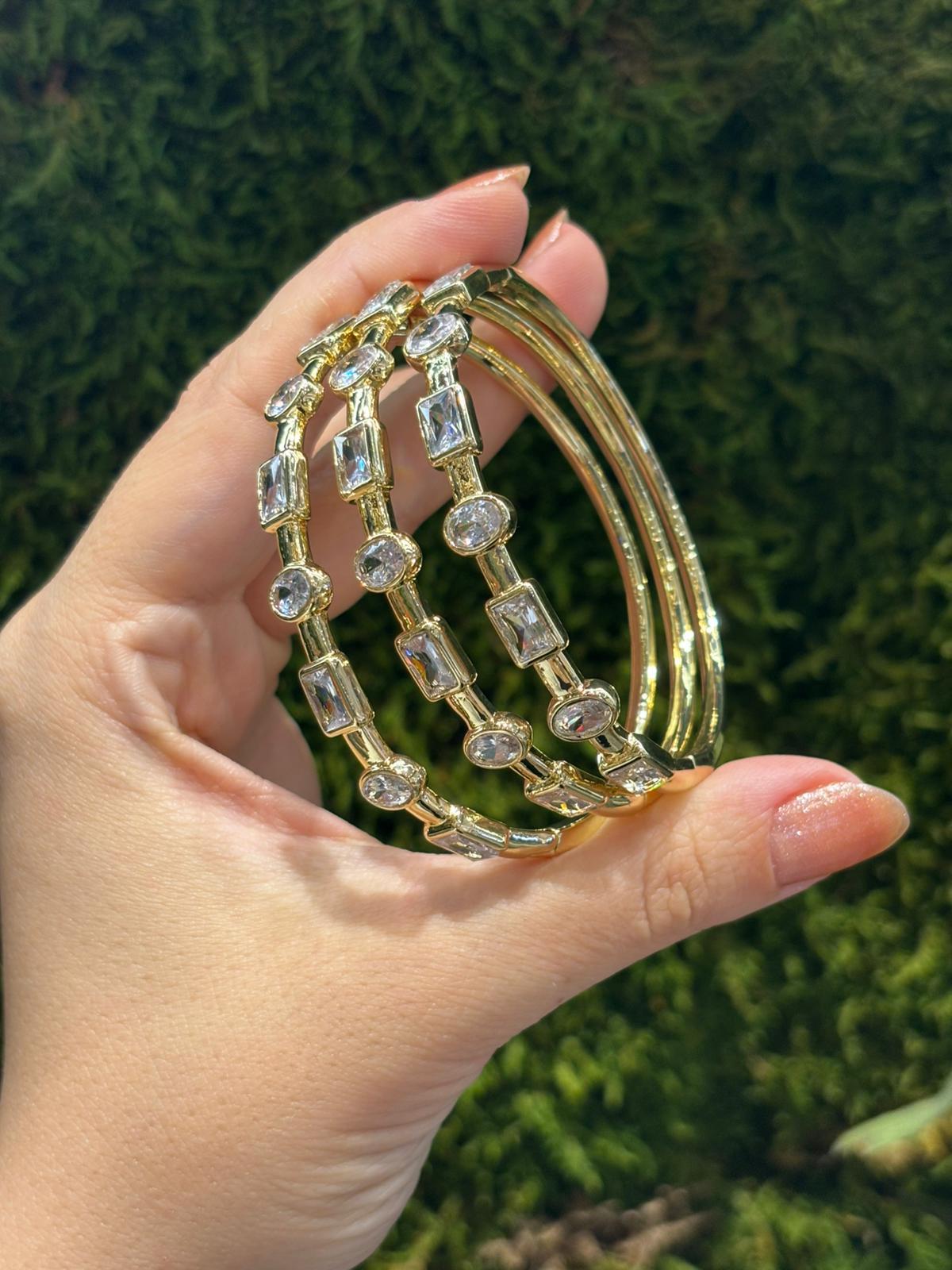 14K Gold Kaplama Çok Taşlı Şık Kelepçe