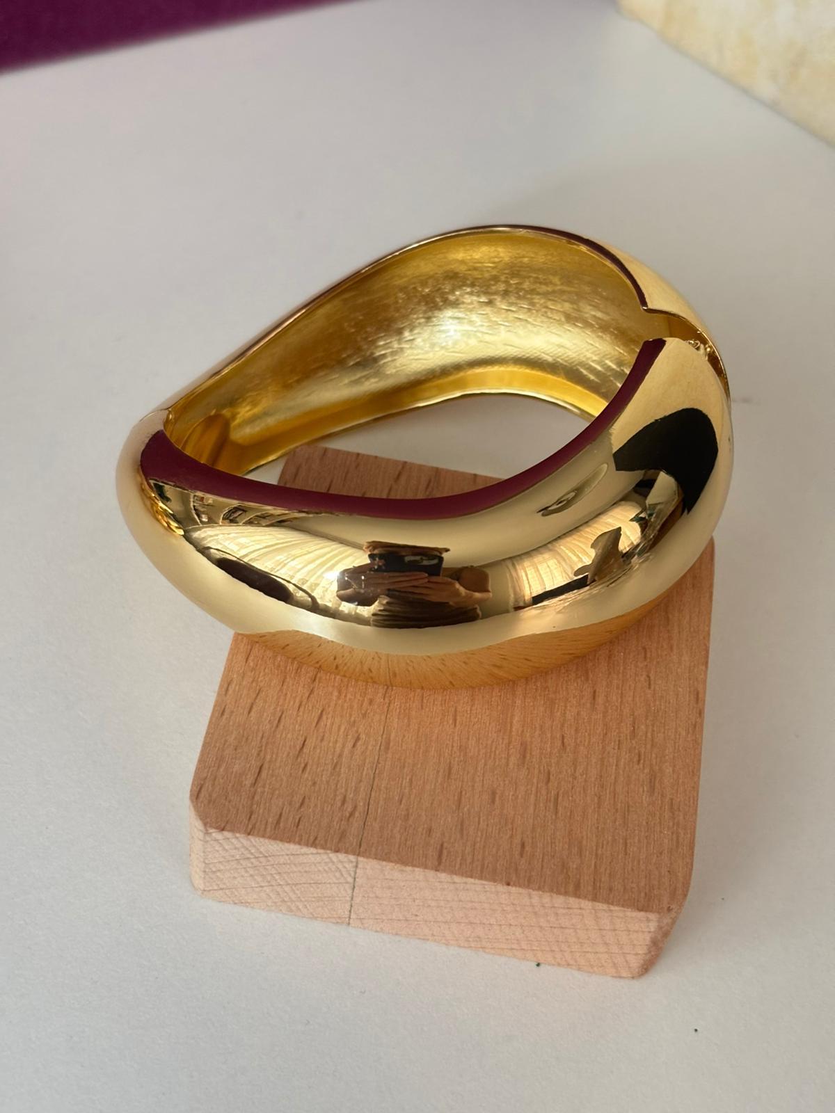 Gold Renk Oval Kalın 80'ler Kelepçe