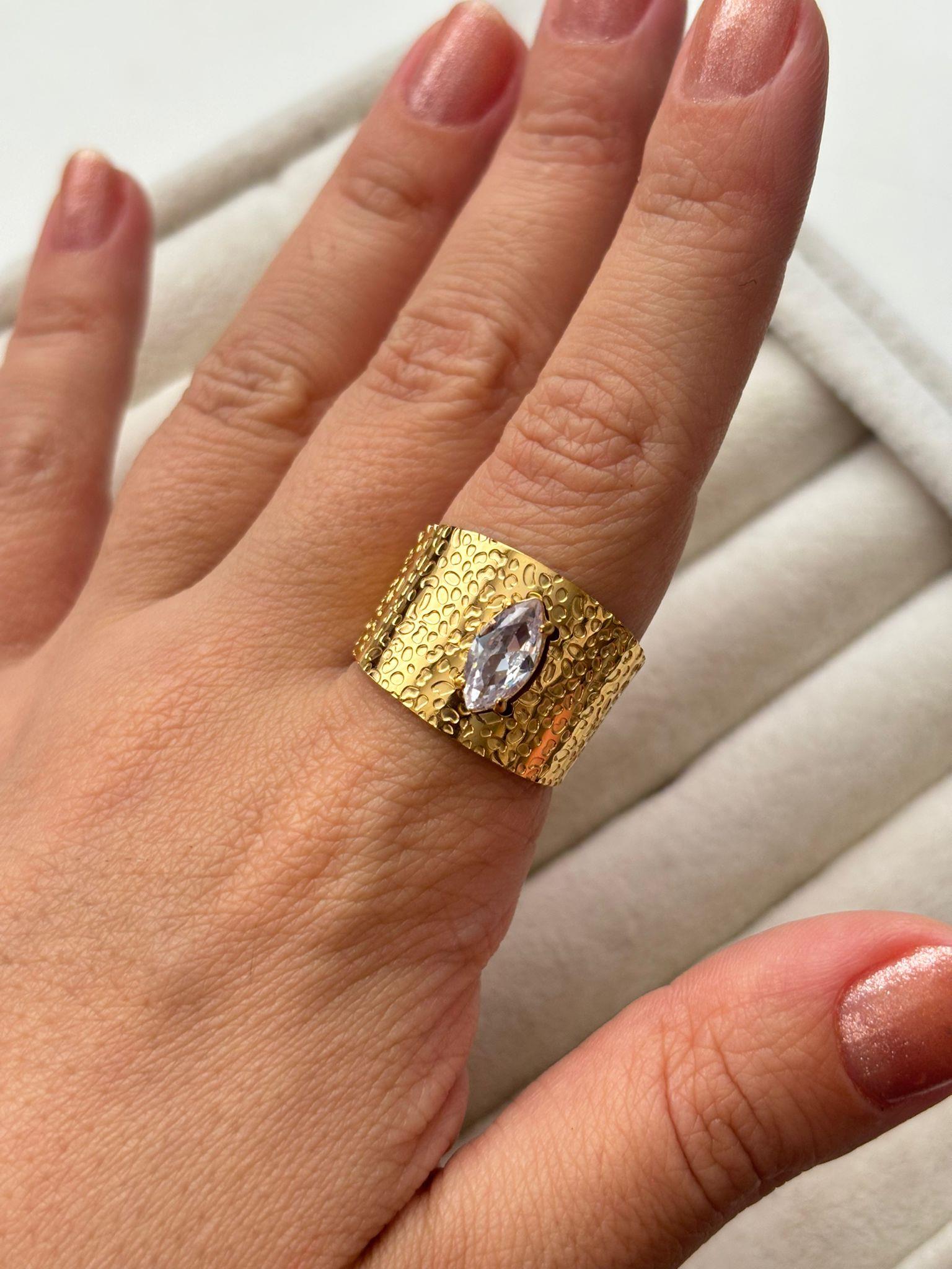 Queen's Eye Gold Yüzük