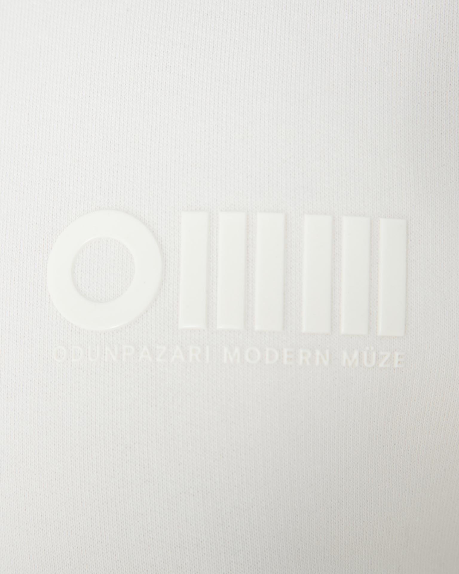 OMM Baskılı Unisex Beyaz Sweatshirt