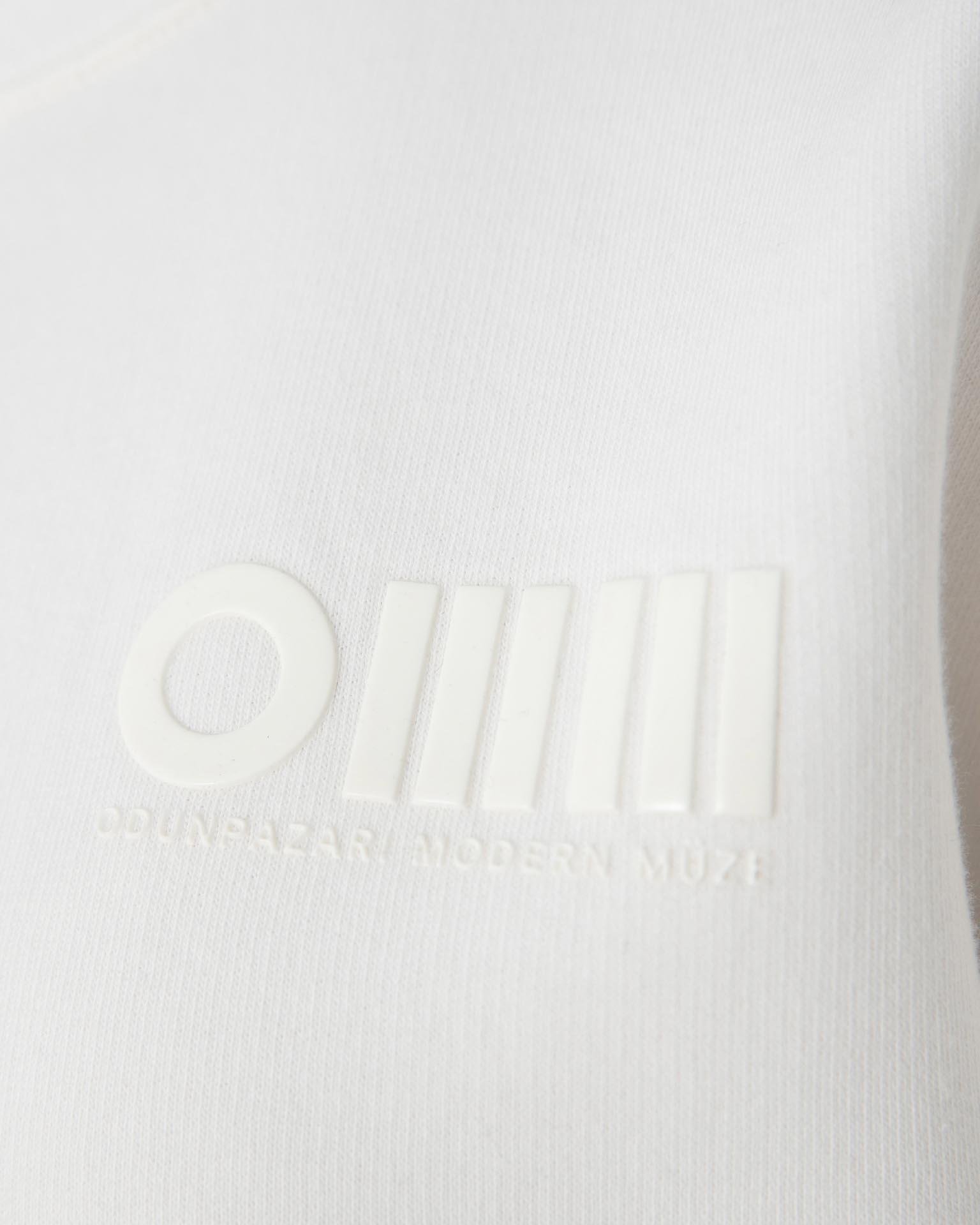OMM Baskılı Unisex Beyaz Sweatshirt