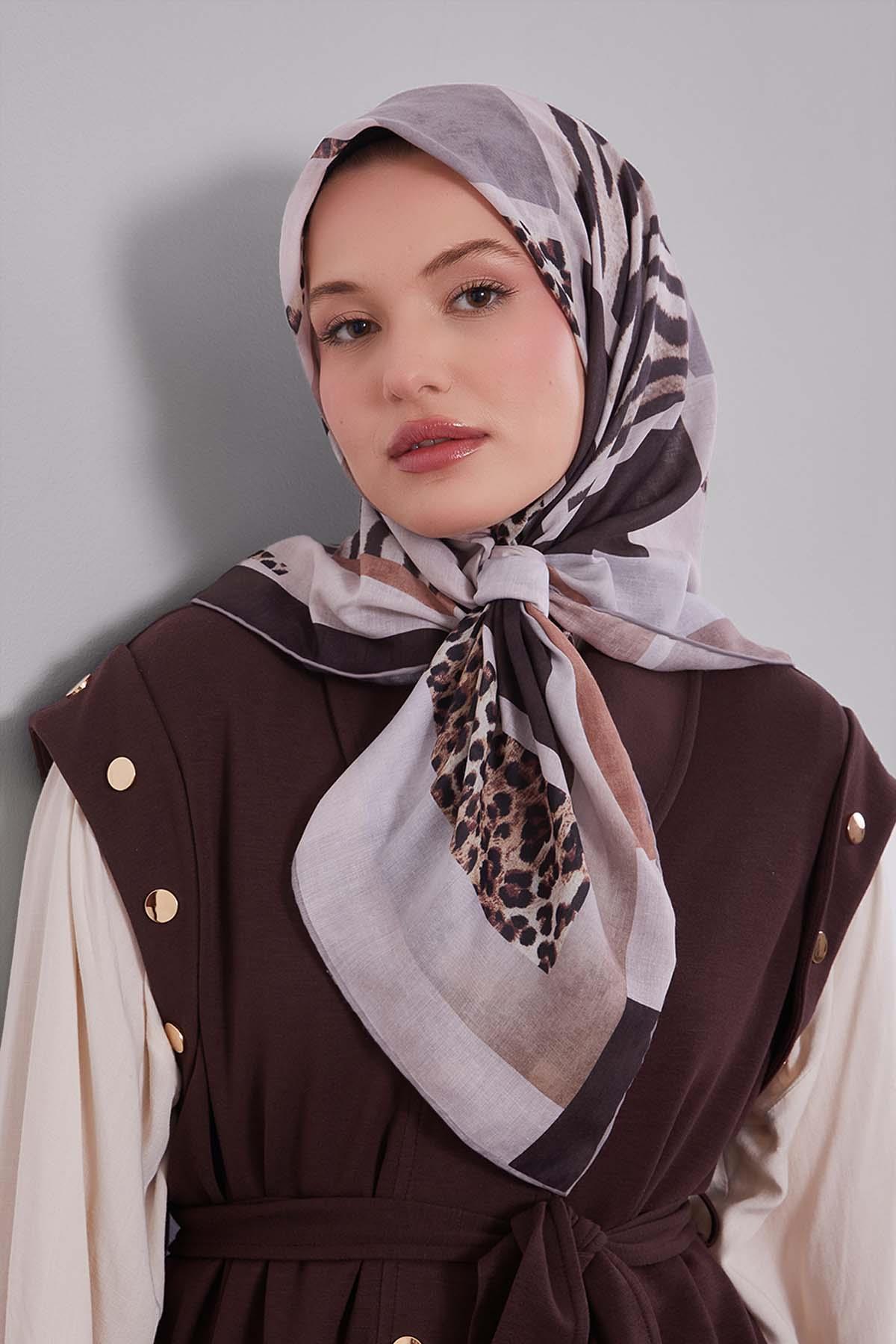 Fivescarf Bej Kenar Leopar Desenli Slik Coton Eşarp