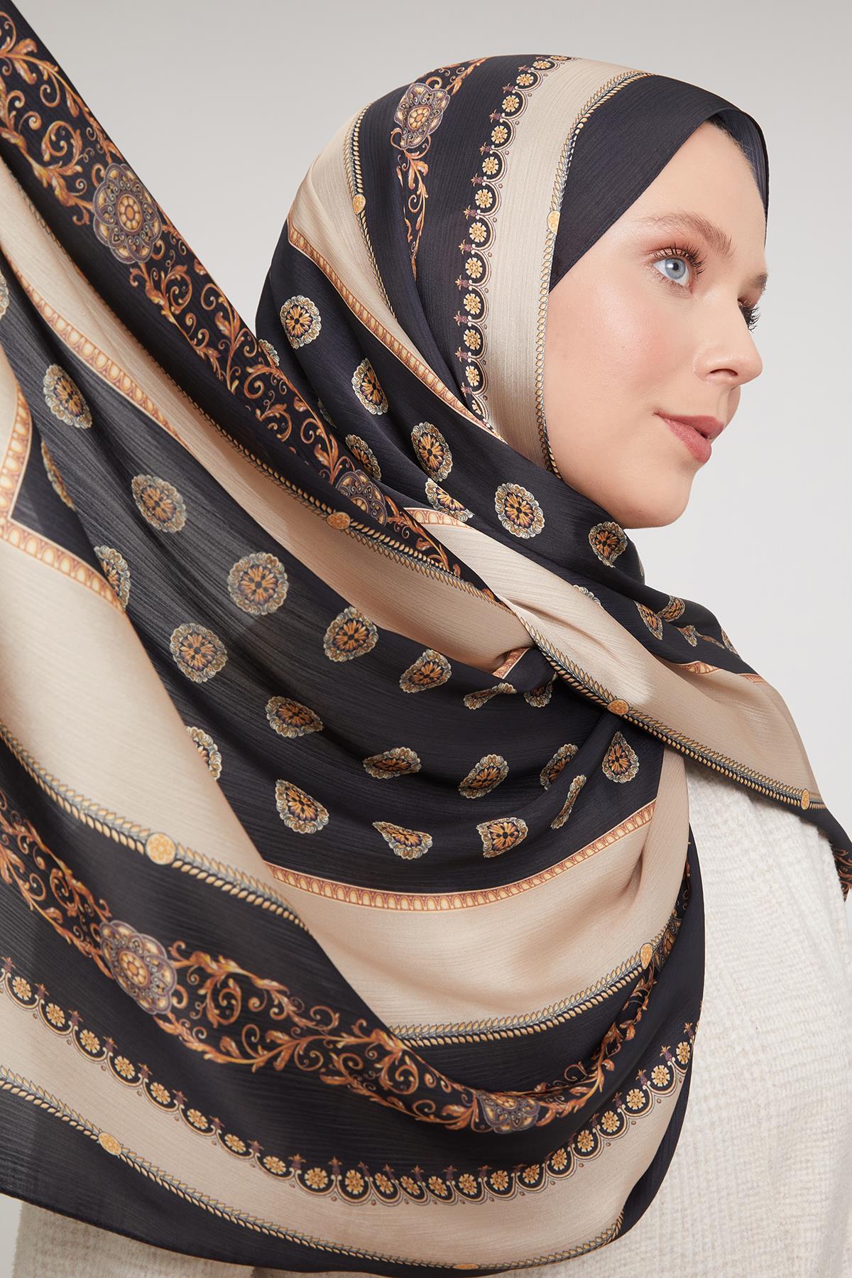 Fivescarf Bej Varak İşlemeli Brand Şal