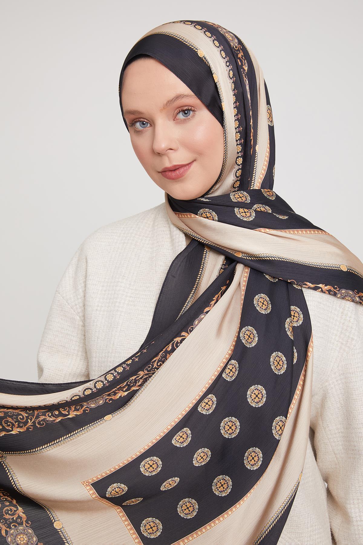 Fivescarf Bej Varak İşlemeli Brand Şal