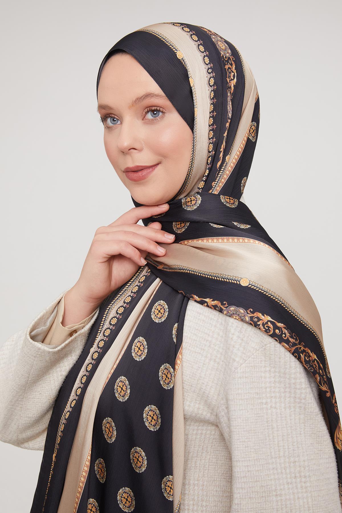 Fivescarf Bej Varak İşlemeli Brand Şal