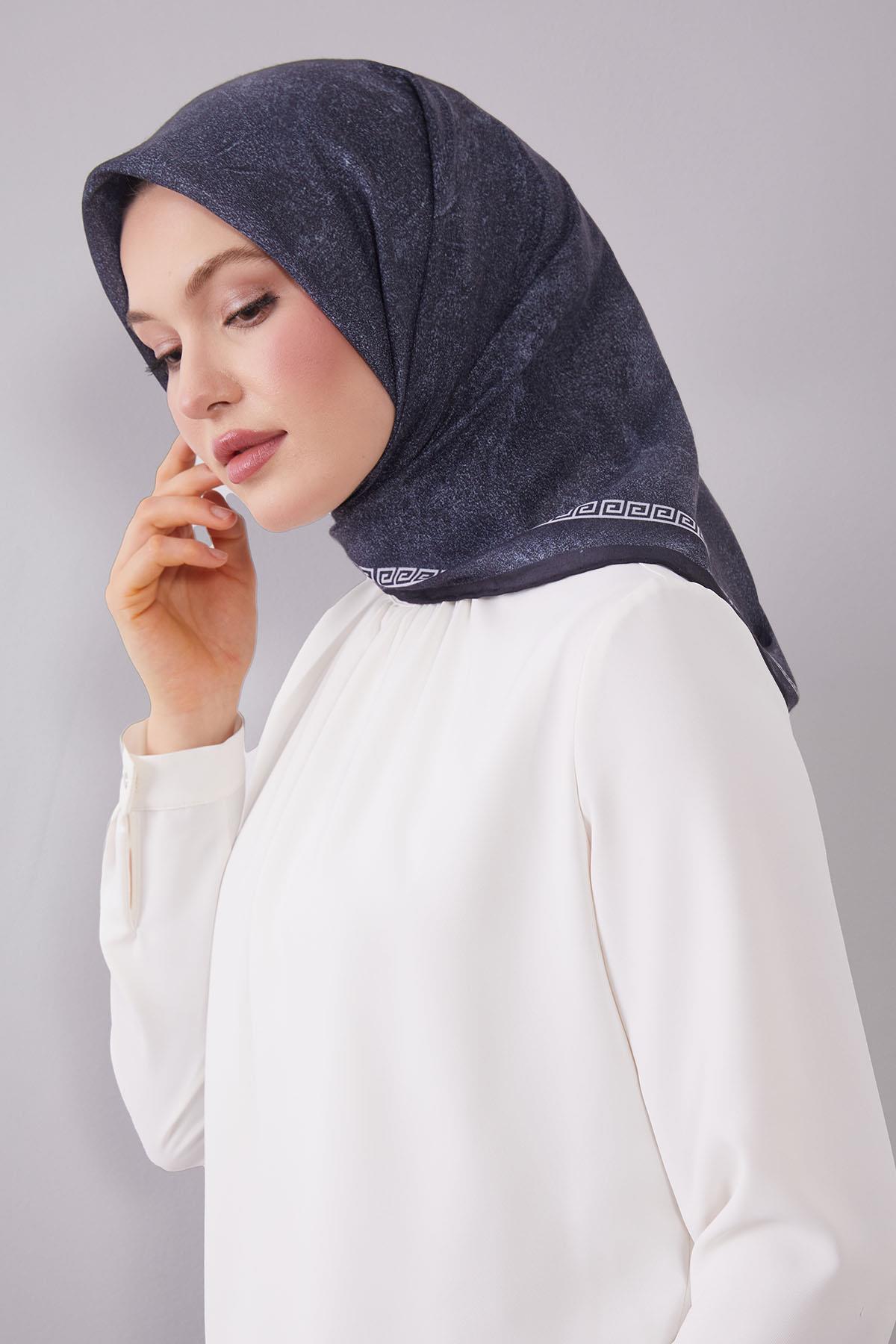 Fivescarf Gece Mavisi Kenar Motifli Silk Cotton Eşarp