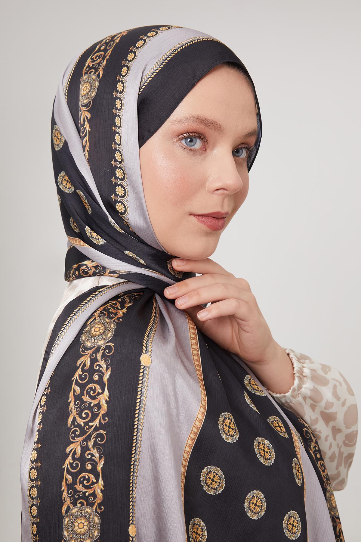 Fivescarf Gümüş Varak İşlemeli Brand Şal