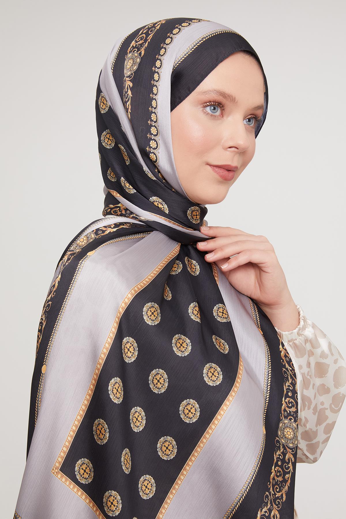 Fivescarf Gümüş Varak İşlemeli Brand Şal