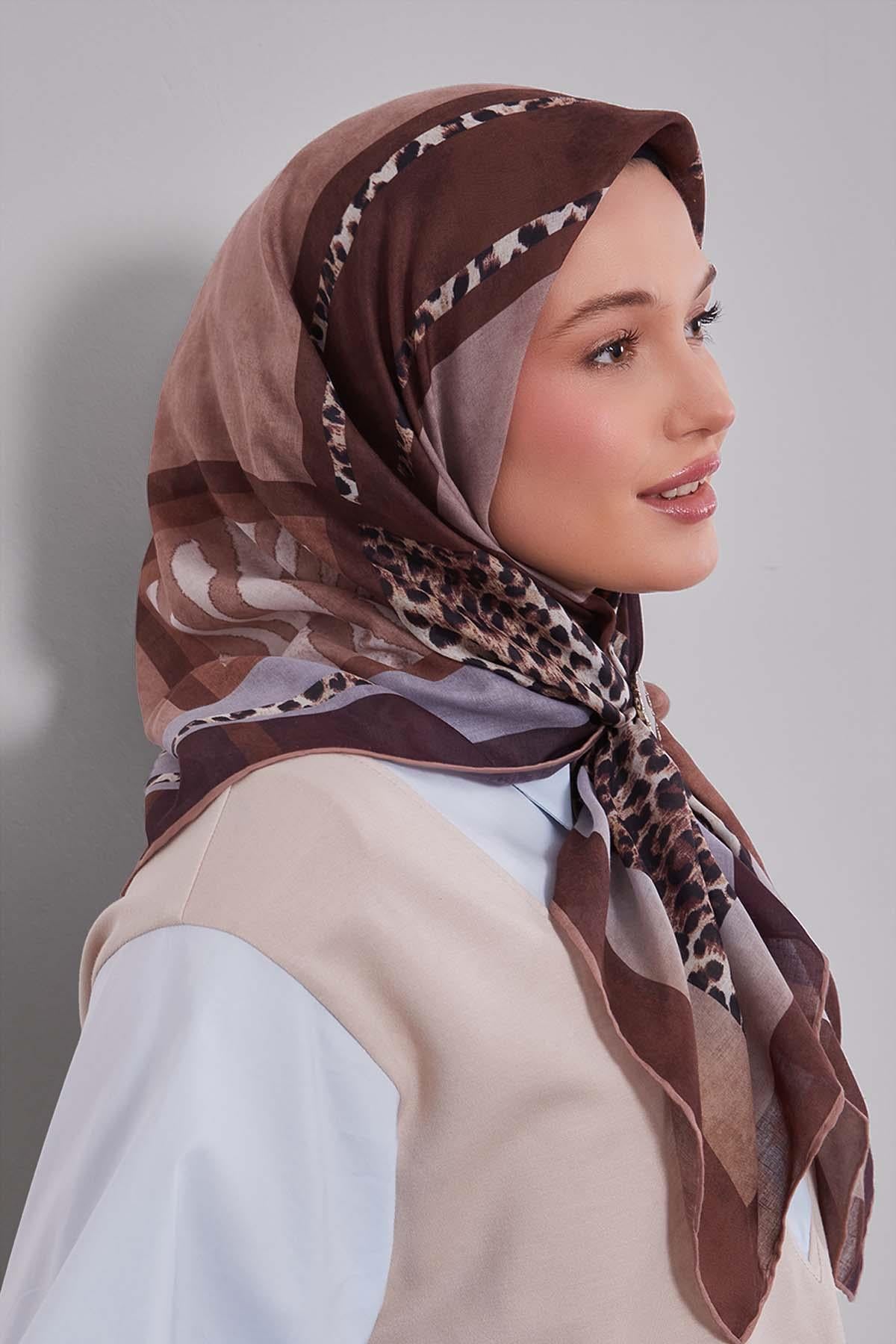Fivescarf Kahve Kenar Leopar Desenli Slik Coton Eşarp