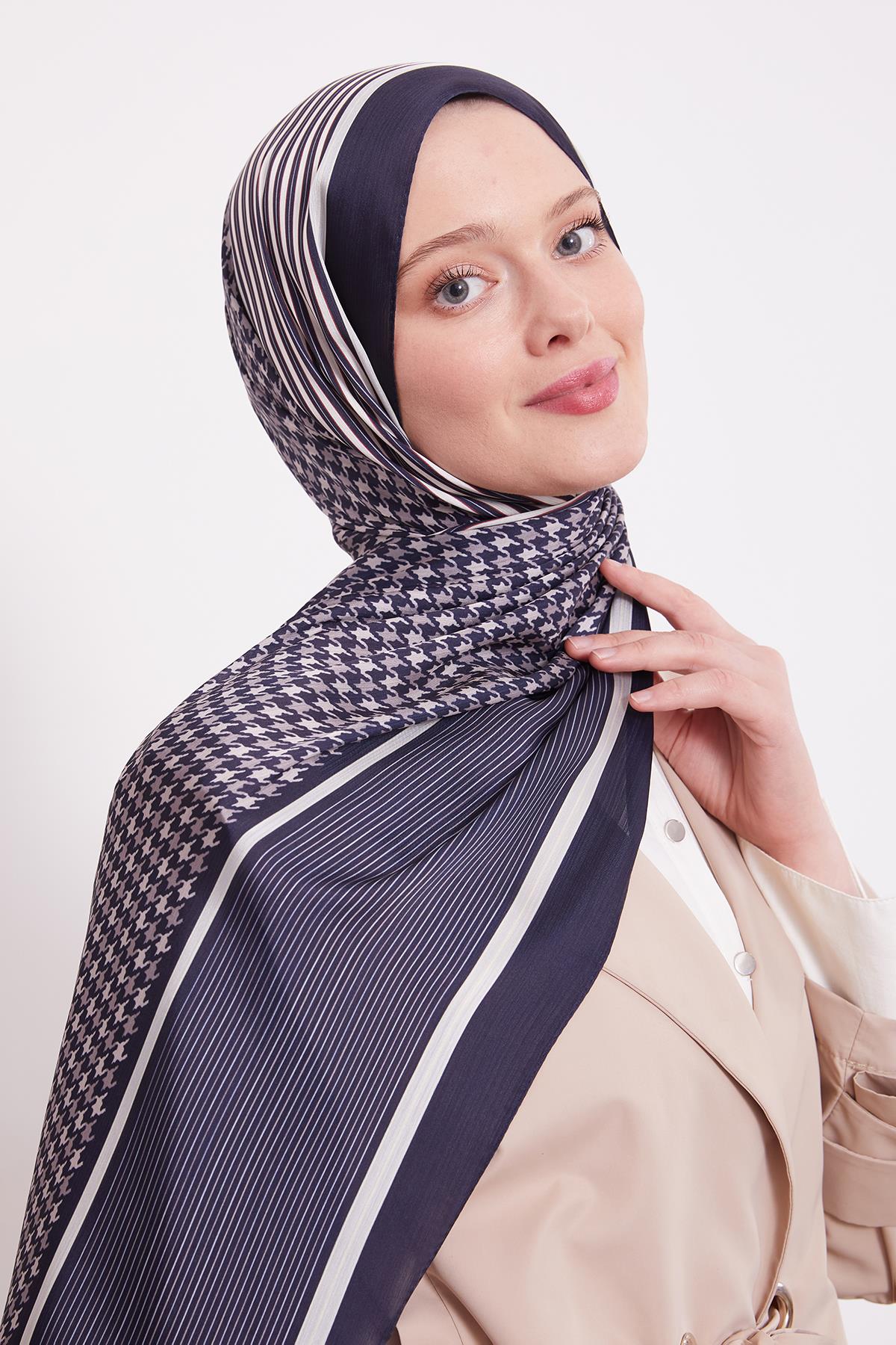 Fivescarf Lacivert Kazayağı Desen Brand Şal