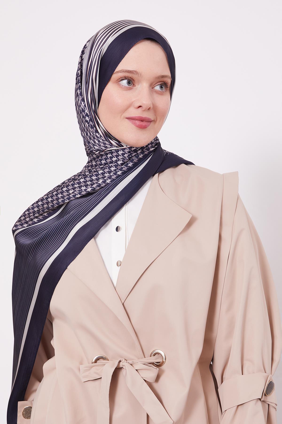 Fivescarf Lacivert Kazayağı Desen Brand Şal