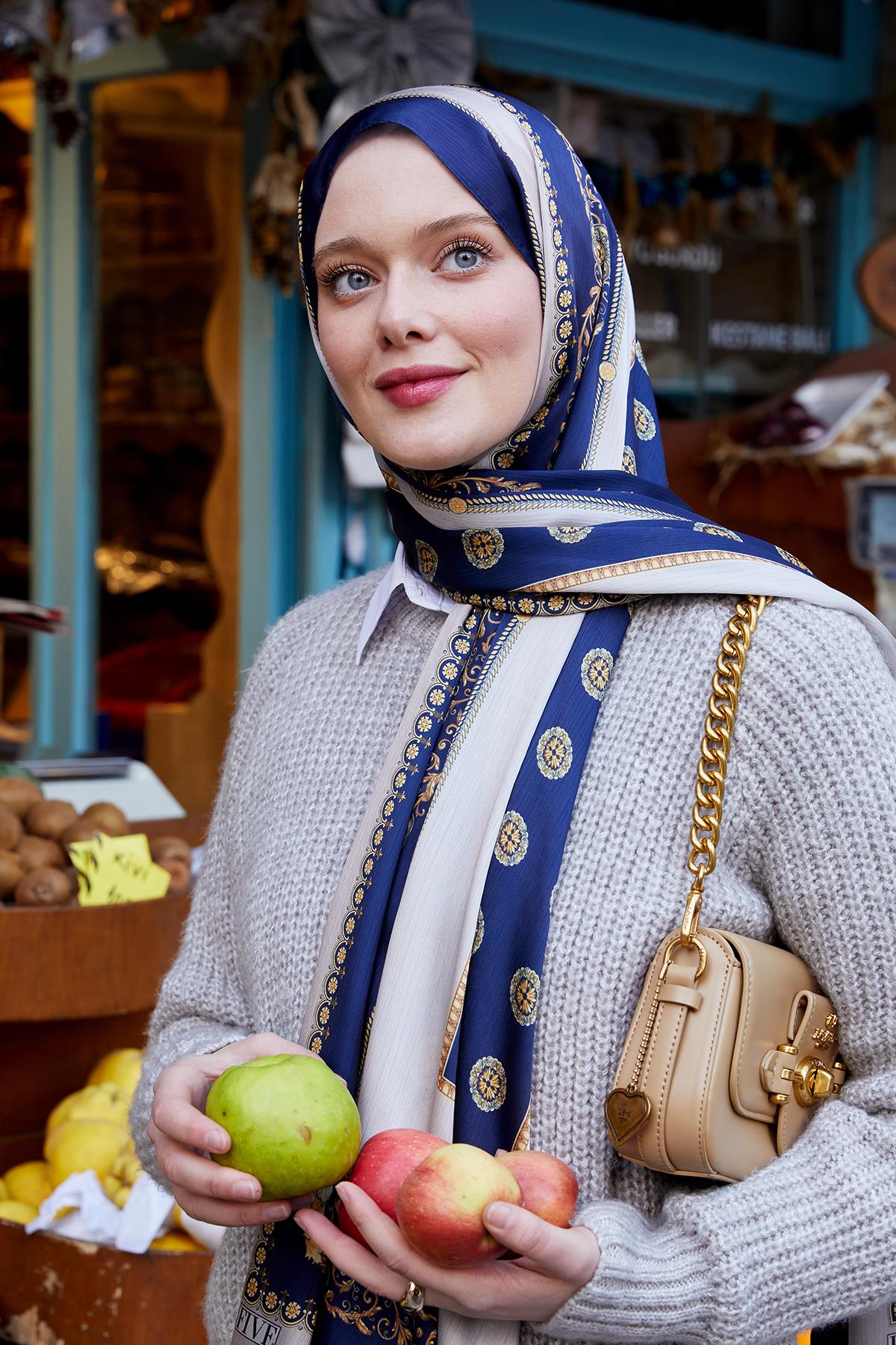 Fivescarf Lacivert Varak İşlemeli Brand Şal