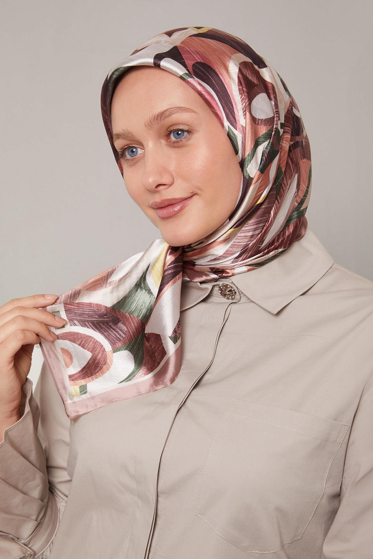 Fivescarf Latte Çiçek Desen Kristal Eşarp